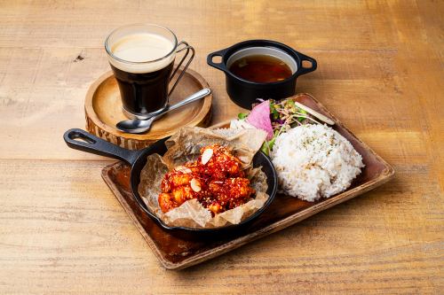 【カフェプレート】ヤンニョムチキン♪ライス・サラダ・スープ・ドリンク付き（14時30分～19時LO）