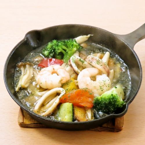 [Farm Kitchen Buffet] Special main buffet plan ♪ Pictured is seafood and vegetable ajillo ♪