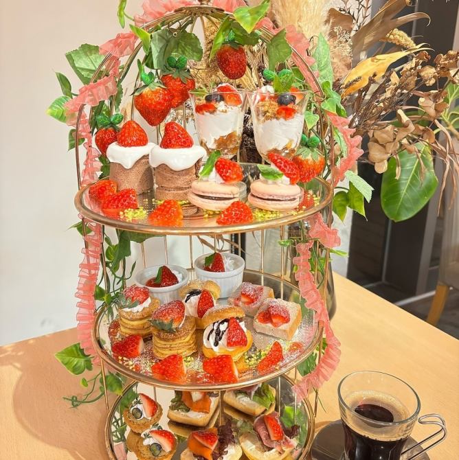 イチゴたっぷりのアフタヌーンティーセット 紅茶飲み放題付 3200円