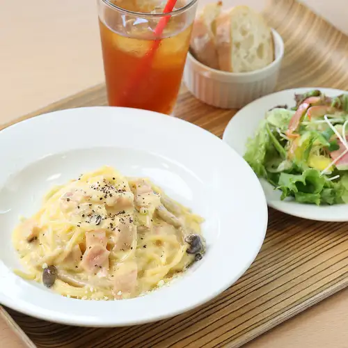 しっかり野菜がとれる食べ放題、好みのプレートを堪能