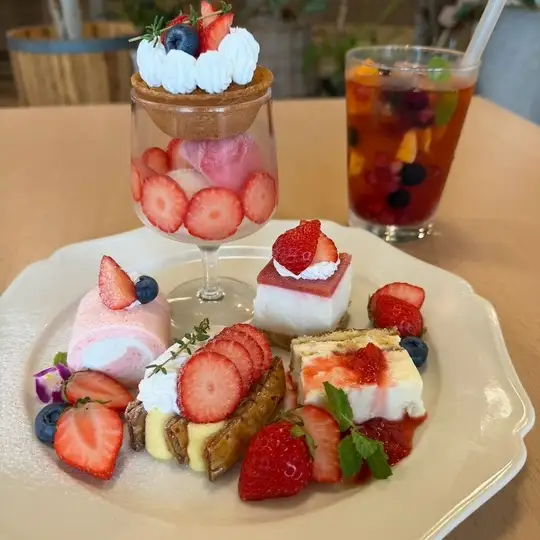 高原イチゴのアフタヌーンティー ドリンクバー付き
