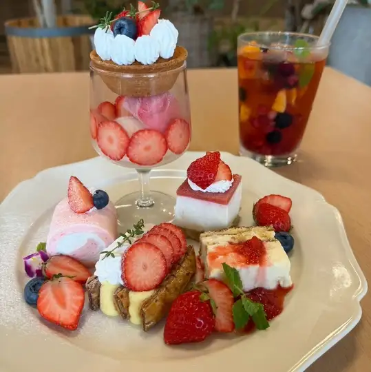 高原イチゴのアフタヌーンティー ドリンクバー付き