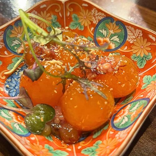 Kumquats marinated in soy sauce, rich egg sashimi
