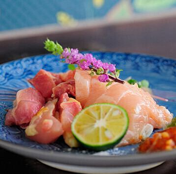 First, here.Kagoshima's polar chicken.A photo of Satsuma Oma cherry blossoms.