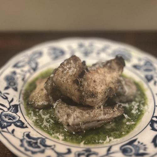 Charcoal grilled chicken thighs from Nara Prefecture and Kyoto Yagen cartilage.With Genovese and Parmesan.