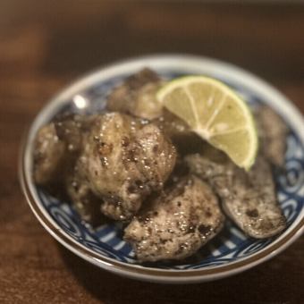 Salt-grilled charcoal-grilled chicken thighs from Nara Prefecture and Kyoto Yagen cartilage.