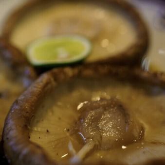 It's overflowing with juice.Large shiitake mushroom and sudachi.