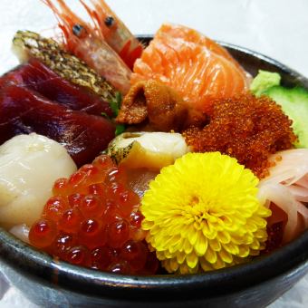 Luxurious seafood chirashi rice bowl