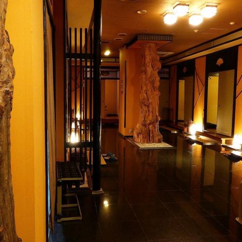 You can relax in 21 types of Japanese and Western private rooms.