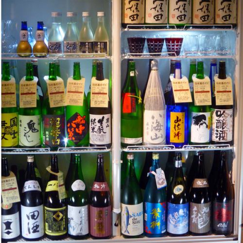 店主こだわりの全国各地の厳選銘酒がたまらない 