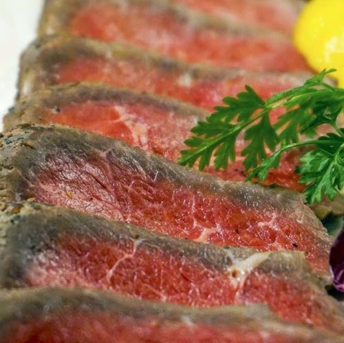 北海道産牛のローストビーフ 西洋わさびのソース