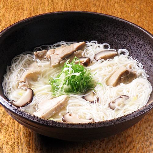 塩鶏麺（温かい鶏肉ソーメン）