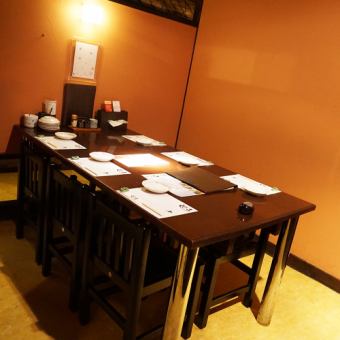 4～6名様用の椅子席個室です
