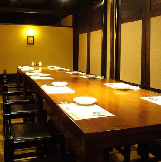 中規模の集まりに最適！一体感のある個室で賑やかな宴会を