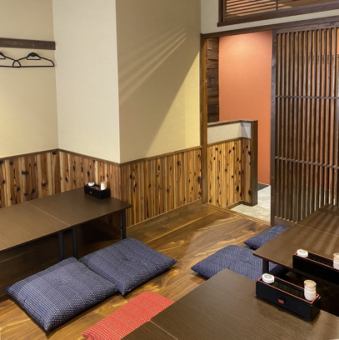 The 2nd floor is a floor of a tatami room where you can relax and enjoy your meal ◎ We have 3 tables for 4 people and 2 tables for 2 people ♪ Not to mention various banquets Recommended for drinking parties with friends!