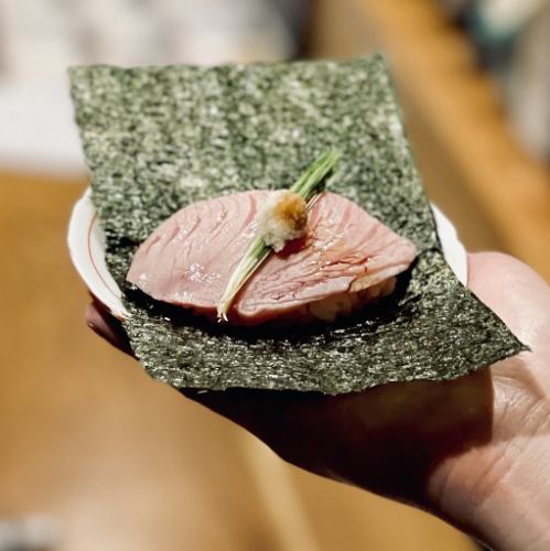 手のり寿司　本マグロ炙り大トロ　芽葱　山わさび