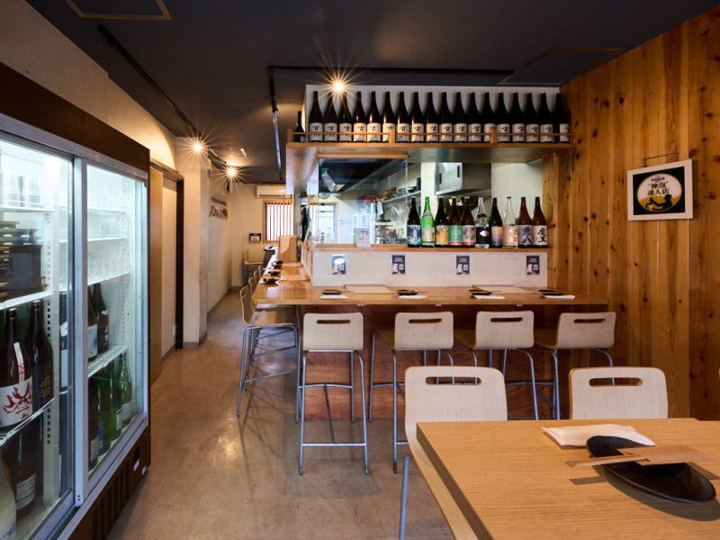 A small Japanese pub with only 18 seats.A tranquil hideaway for adults where you can relax and unwind.It's perfect for small groups of 2-4 people, girls' nights out, or special occasions.