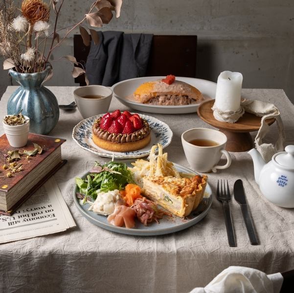 店内は、お洒落でSNS映えすること間違いなし。女子会やママさん同士のおしゃべりにもぴったりのお店です。駐車場もございますので車でお越しいただけます◎