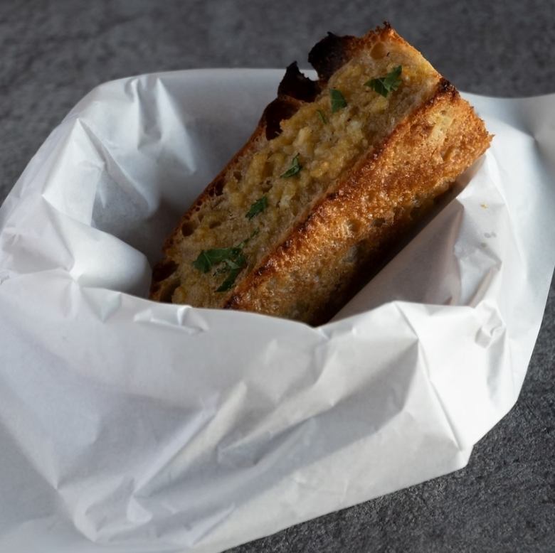 ガーリックトースト