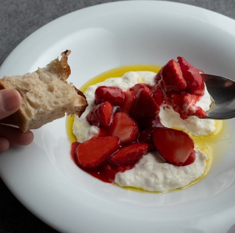 ストラッチャテッラと本日のフルーツ