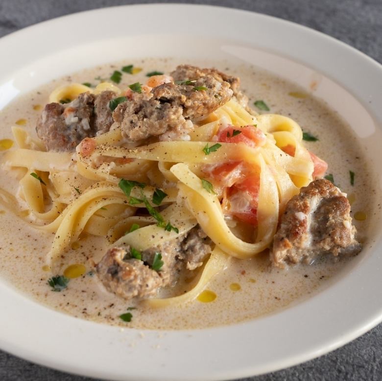 サルシッチャとフレッシュトマトのクリーム