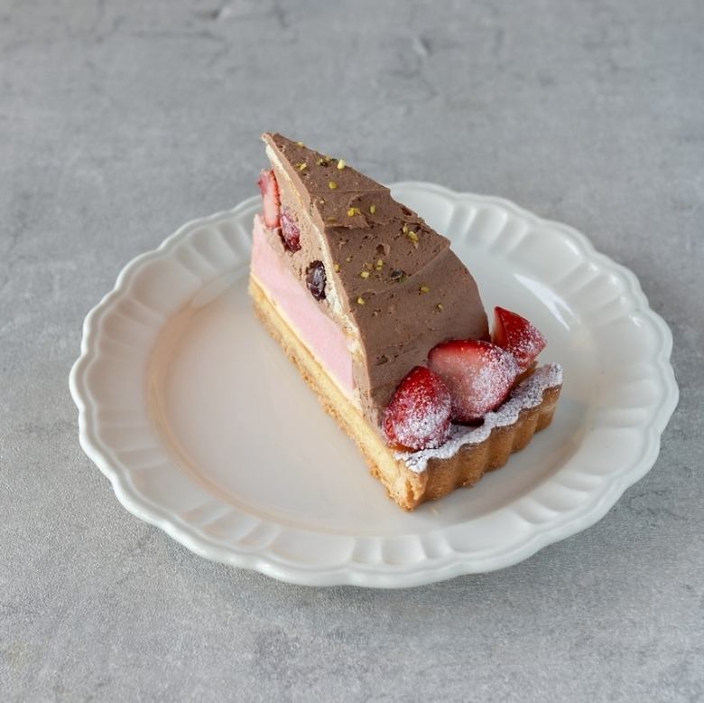 いちごとチョコのムースタルト