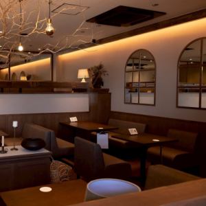All seats in the shop are sofas, so you can relax and enjoy your time here♪