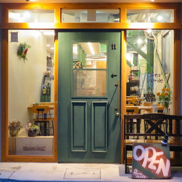 ≪The green door is our landmark♪≫It's about a 4-minute walk from the west exit of JR Matsudo Station on the Shin-Keisei Electric Railway Line!Please come to the green door with the meaning of good luck as a landmark ☆