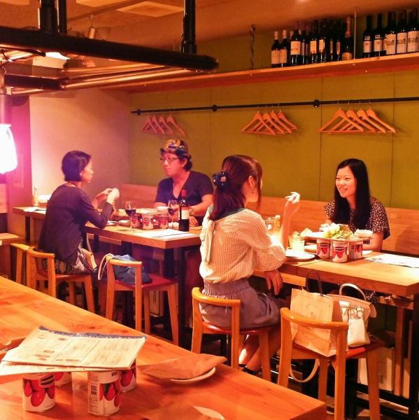 【女子会・デート・合コン】色々なシーンに使えるDiPUNTO。困った時はDiPUNTOに来れば間違いなし☆まるで友人宅に招かれたようなアットホームな空間♪仕事帰りにサクッとワインもどうぞ☆お得なクーポンもチェック！