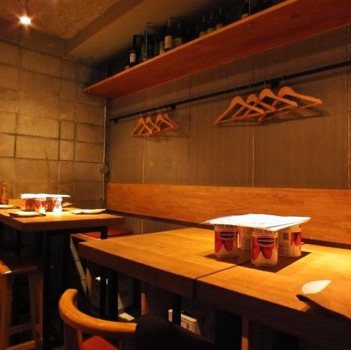 使い勝手のいい4名席からご用意♪