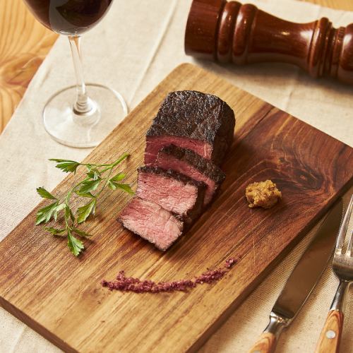 【人気の肉料理】アンガス牛のステーキ