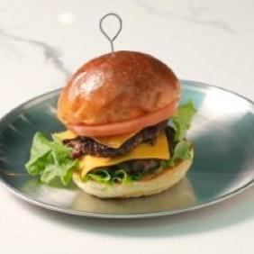 【肉汁溢れる贅沢バーガー】アメゴリダブチ