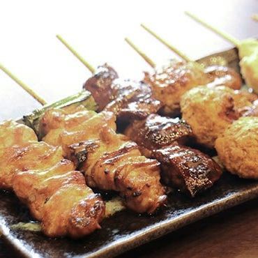 【看板メニュー!】国産若鳥を使用!焼き鳥盛り合わせ♪869円(税込)