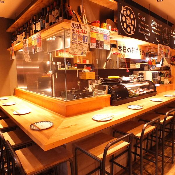 On the first floor you can feel free to come alone at the counter seat ★ You can also see the atmosphere you are actually cooking at the counter seat and you can choose the recommended food ♪