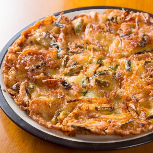 【当店人気No1！】韓水山に来たら必食の一品♪カリカリ食感がたまらないチヂミ各種　800円（税込）～