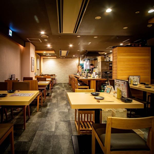 如果連接餐桌座位，還可以用於多人宴會。本店引進了自助下單系統，顧客可以使用智慧型手機下單，因此顧客可以隨時下單。