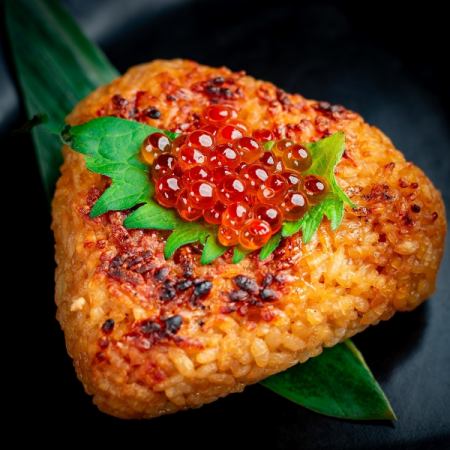 Grilled rice ball topped with salmon roe