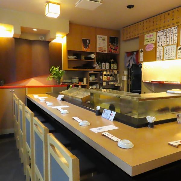 手元の見えるカウンターは雰囲気抜群☆手際のよい仕事を目の前で食すお寿司は格別！！大切な人との思い出にはぜひカウンターで☆先着なのでご予約はお早めに。