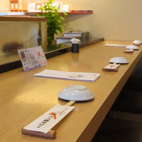 手元の見えるカウンターは雰囲気抜群☆手際のよい仕事を目の前で食すお寿司は格別！！大切な人との思い出にはぜひカウンターで☆先着なのでご予約はお早めに。