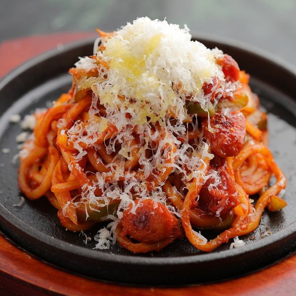 《不動の大人気メニュー》熱々テッパン!! 夜のナポリタン