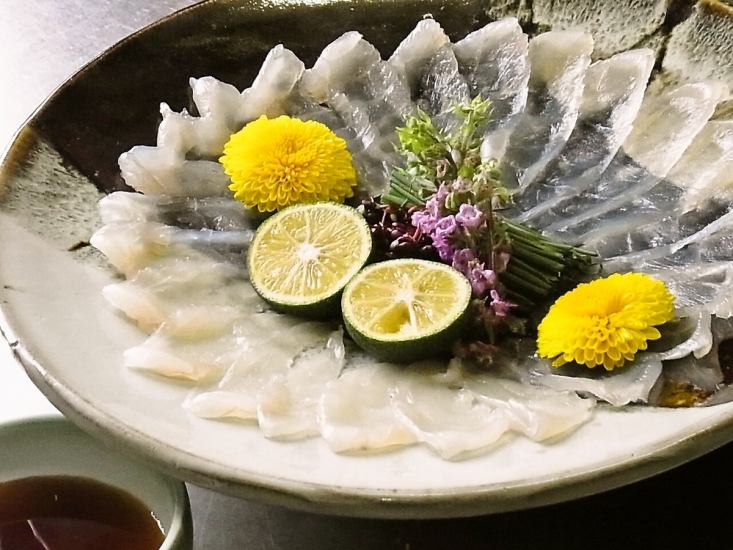 客人可以享用採用時令食材烹製的區域美食以及現在的海鮮河豚菜餚。