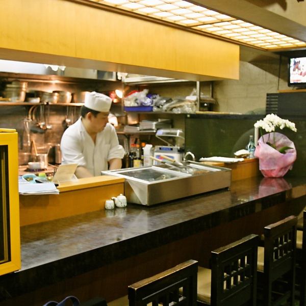 2 명 ~ 의자 좌석의 일본식 개인 실에서 차분한 분위기의 아늑한 실내는 천천히 식사를 즐기기에 딱