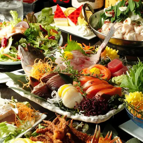 Yellowtail shabu-shabu hot pot using seasonal yellowtail, plus 10 seafood dishes, 3-hour all-you-can-drink for 7500 yen.