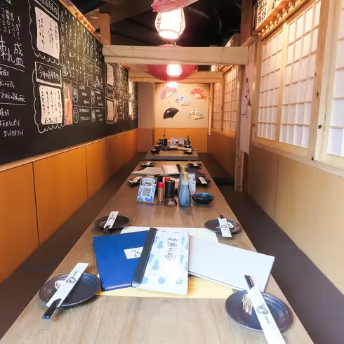 A Japanese izakaya boasting 100 types of sake and fresh seafood ◆ Private reservations available for up to 80 people!