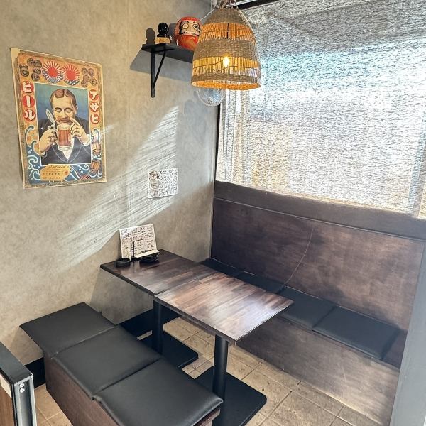 【ゆったりくつろげる各種テーブル◆】当店は店内テーブルの他に、テラス席もご用意しております。テーブルもイスもゆったりとしておりますので、グループでのご利用や女子会、家族でのご利用など、皆様でゆっくりとお過ごしください。