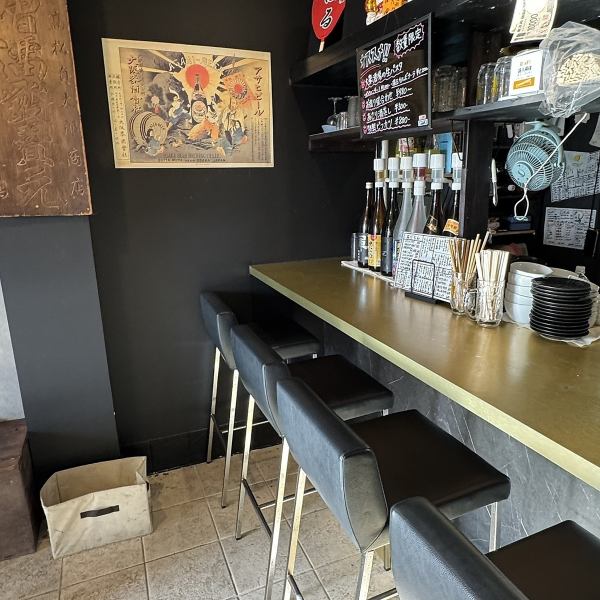 【お1人様でも気軽にご利用いただけます◆】お1人様でも入りやすいカウンター席もございます。気さくなスタッフと会話を楽しみながらお酒を愉しむのも良し、2人で隣座るのも良し◎皆様のご来店心よりお待ちしております！
