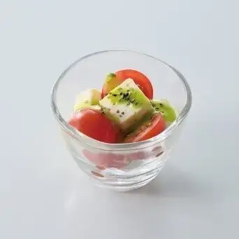 토마토와 콩 부의 카프레제 스타일