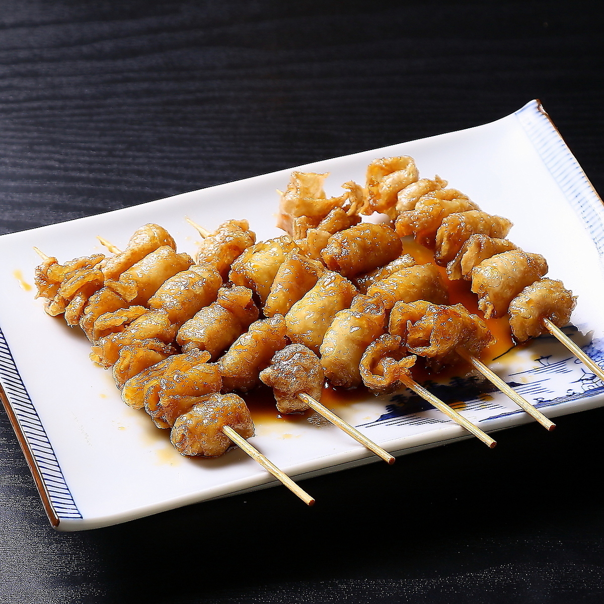 黒澤醤油「富士仁」使用の特製タレのくるくる鳥皮串とご一緒に！