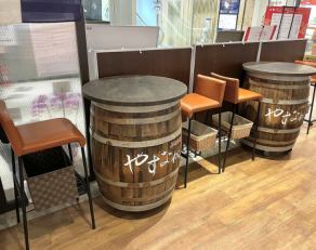 樽を利用したハイチェアーの席です。
