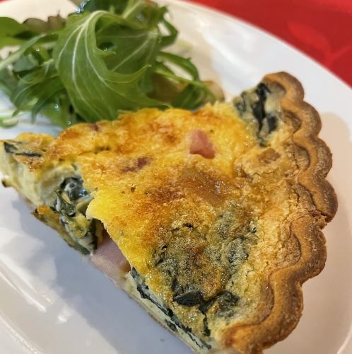 ベーコンとほうれん草のキッシュ